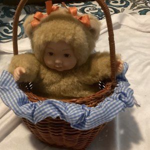 Vintage 2001 Anne Geddes plush in Basket